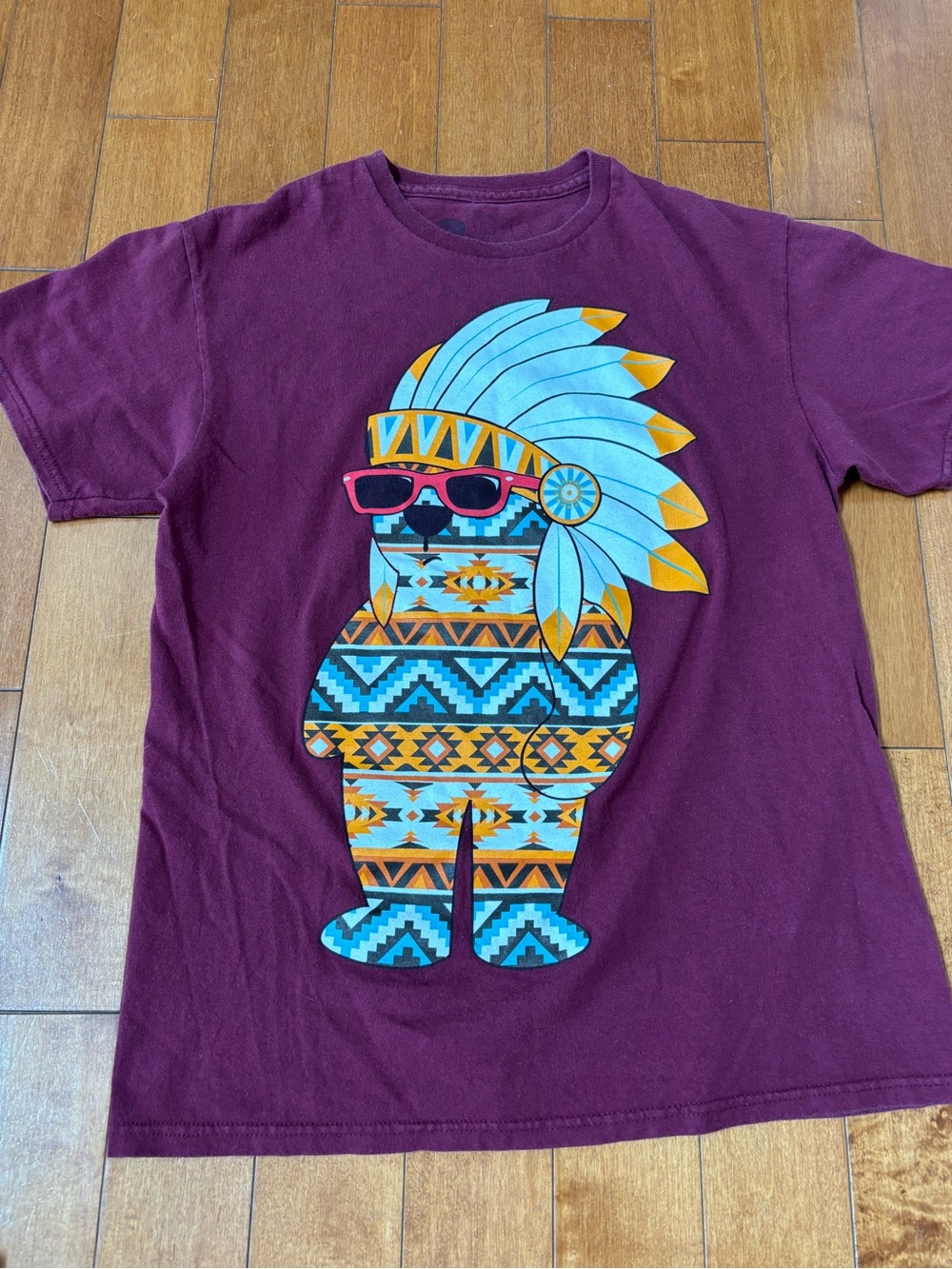 2 Monkeys T-Shirt Men’s Medium Burgundy Native American Bear Tribe Chief